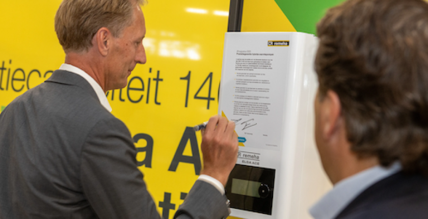 Ondertekening door Richard Verbree